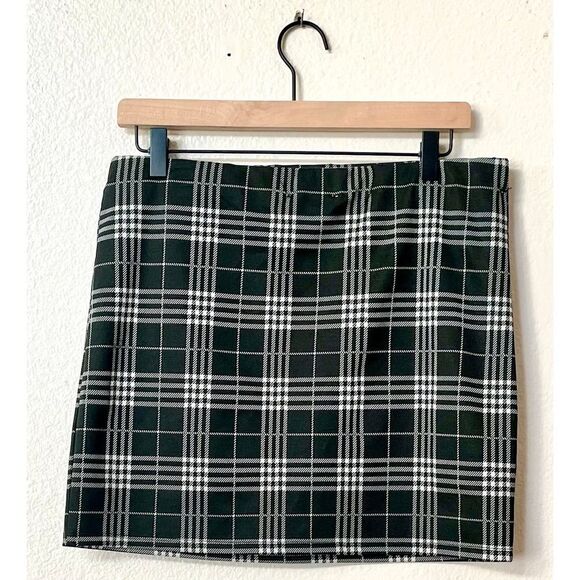 Love Tree Dresses & Skirts - Love Tree Black and White Plaid Mini Skirt Size Large NWOT